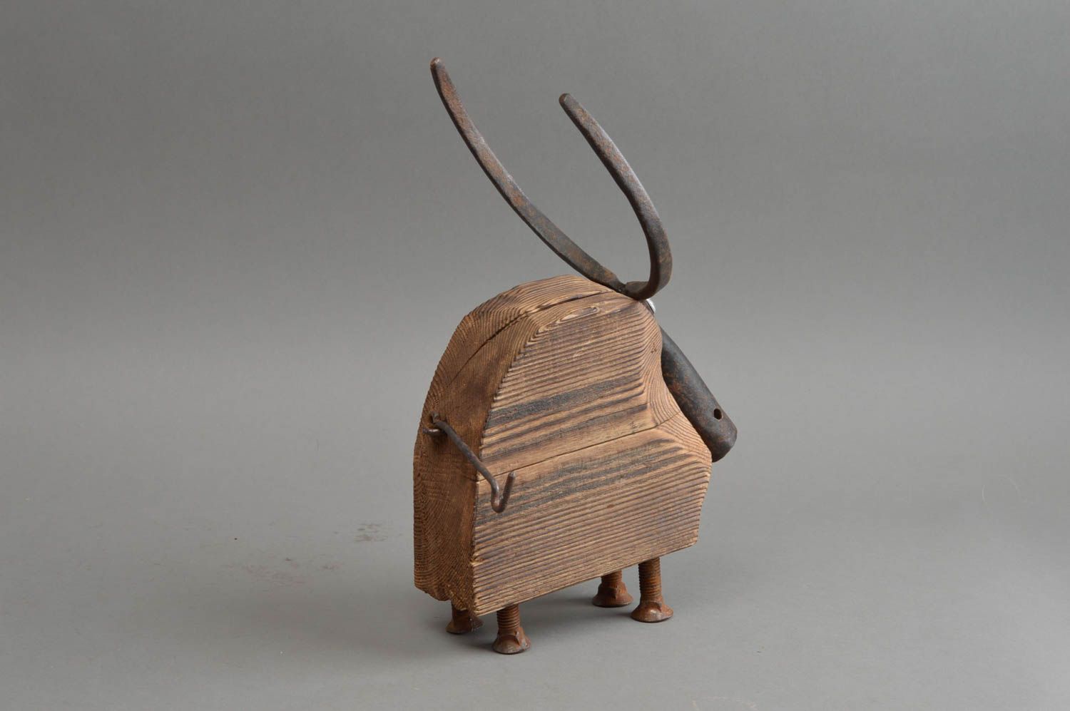 Figurine boeuf musqué en bois de pin et fonte faite main design original photo 4