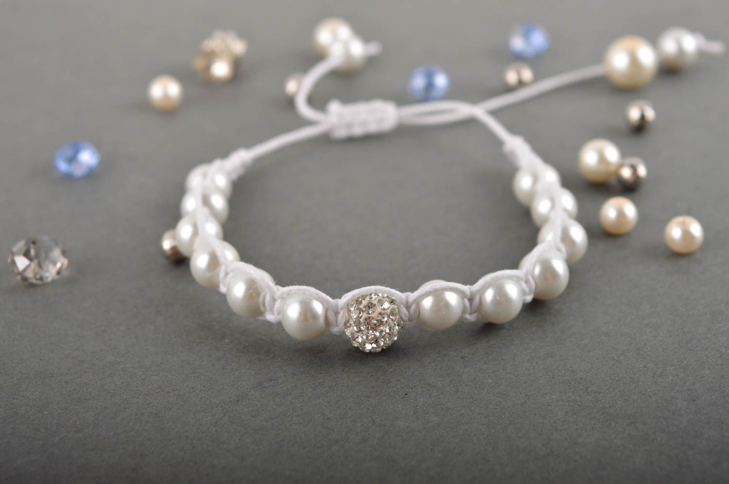 Bracelet perles d'imitation Bijou fait main blanc Accessoire femme original photo 4