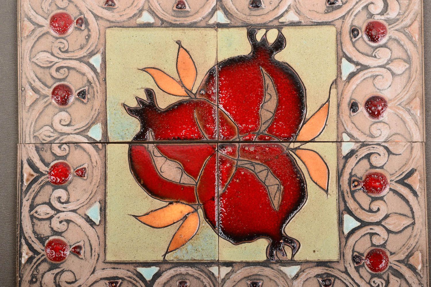 Schönes stilvolles originelles handgemachtes Wandbild aus Tor rote  Granatäpfel  foto 3