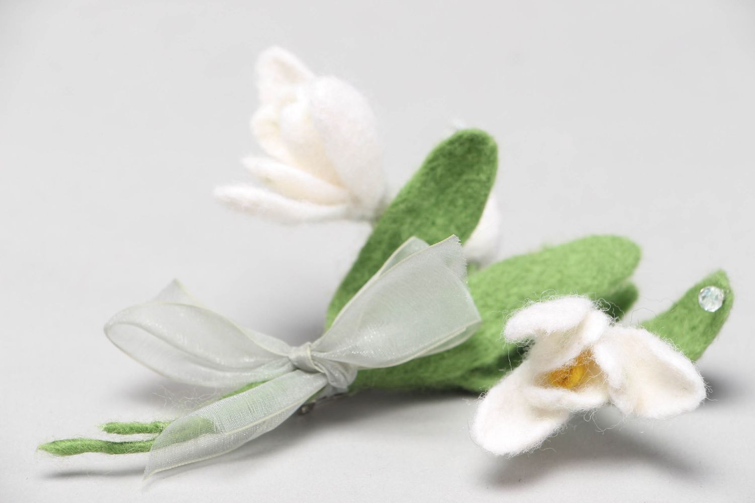 Broche flor de fieltro Campanilla de invierno foto 2