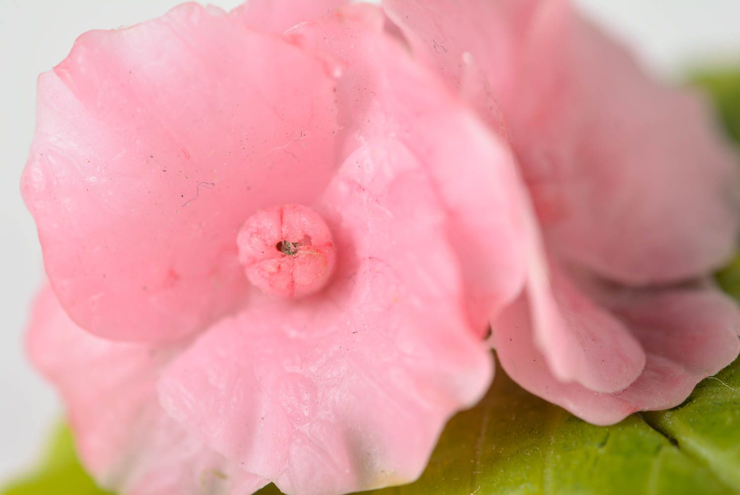 Брошь-заколка из полимерной глины розовая фиалка ручной работы авторская красивая фото 4