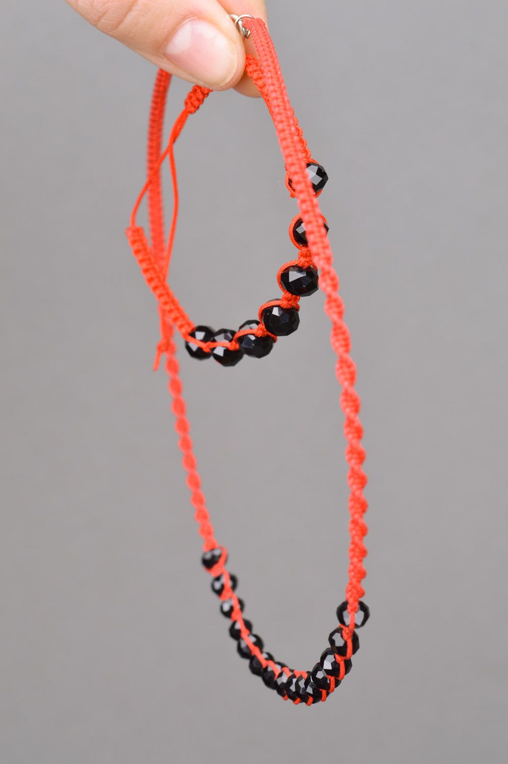 Handmade jewelry set woven of threads and beads 2 items necklace and bracelet of red color with black stones photo 3