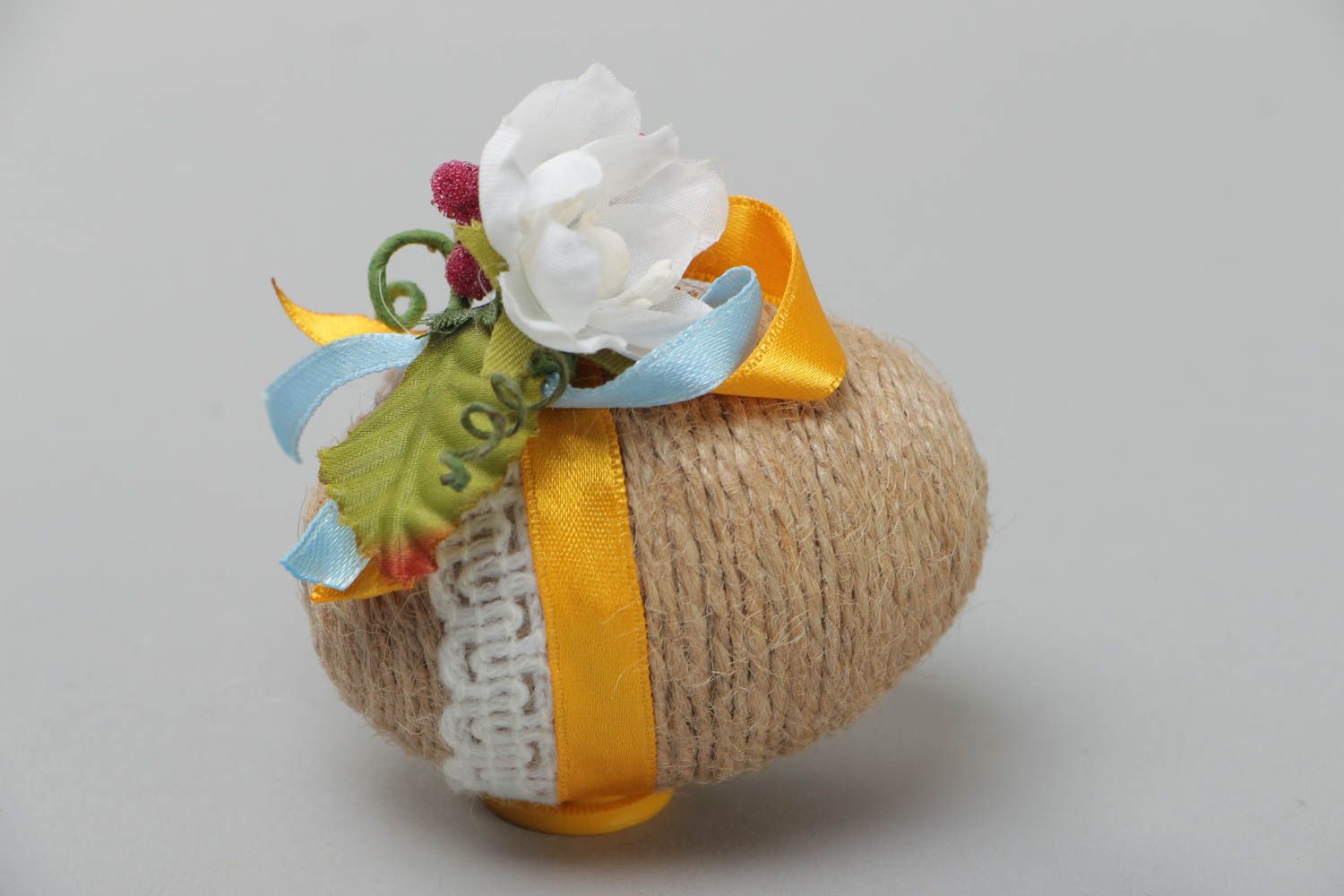 Handmade small decorative souvenir Easter egg with lace flowers and cord photo 4