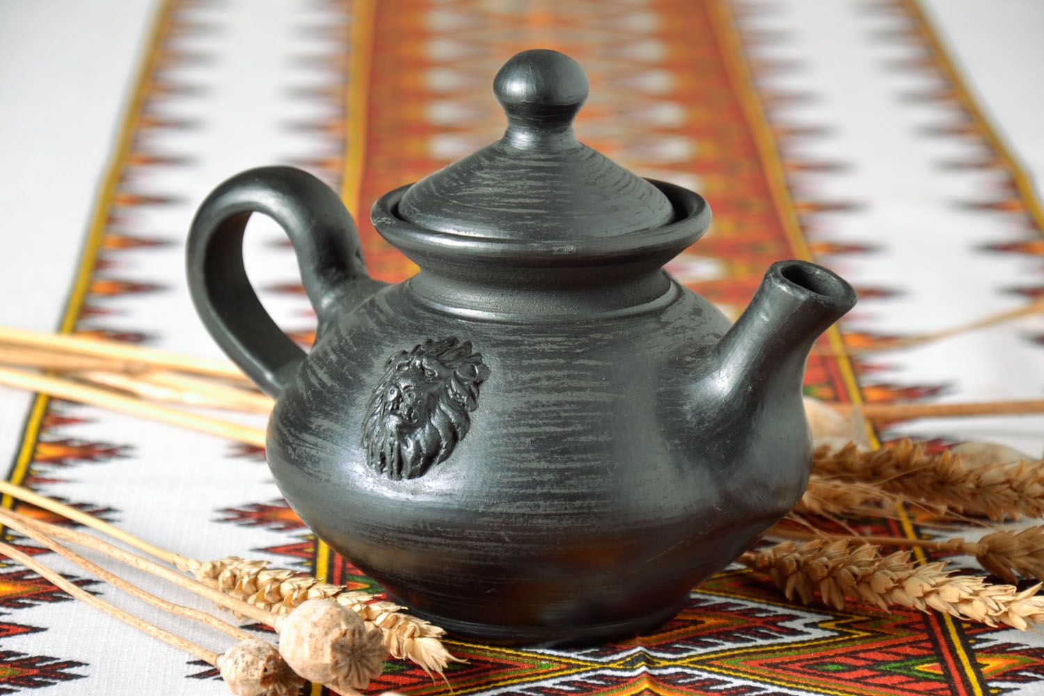 Schwarze Teekanne aus Keramik foto 1