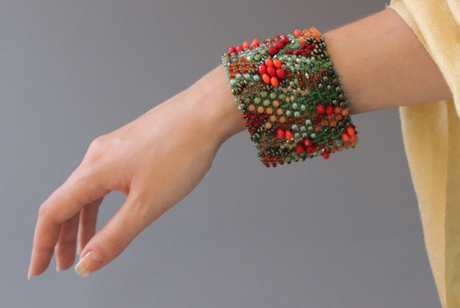 Bracelet fait main en perles de rocailles et pierres décoratives photo 10
