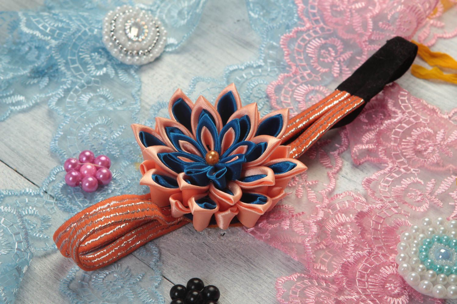 Оригинальная повязка с цветком ручной работы авторская в технике канзаши фото 1