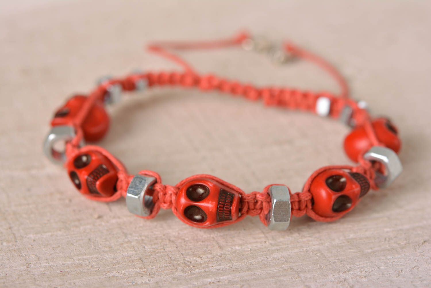 Pulsera de cordón artesanal roja accesorio para mujeres regalo original foto 1