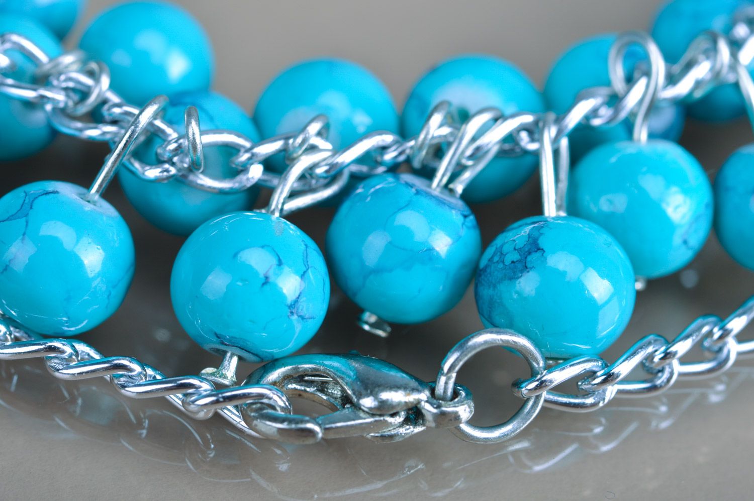 Blaues Collier aus Keramik Perlen an Metall Kette lang handmade weiblich foto 4