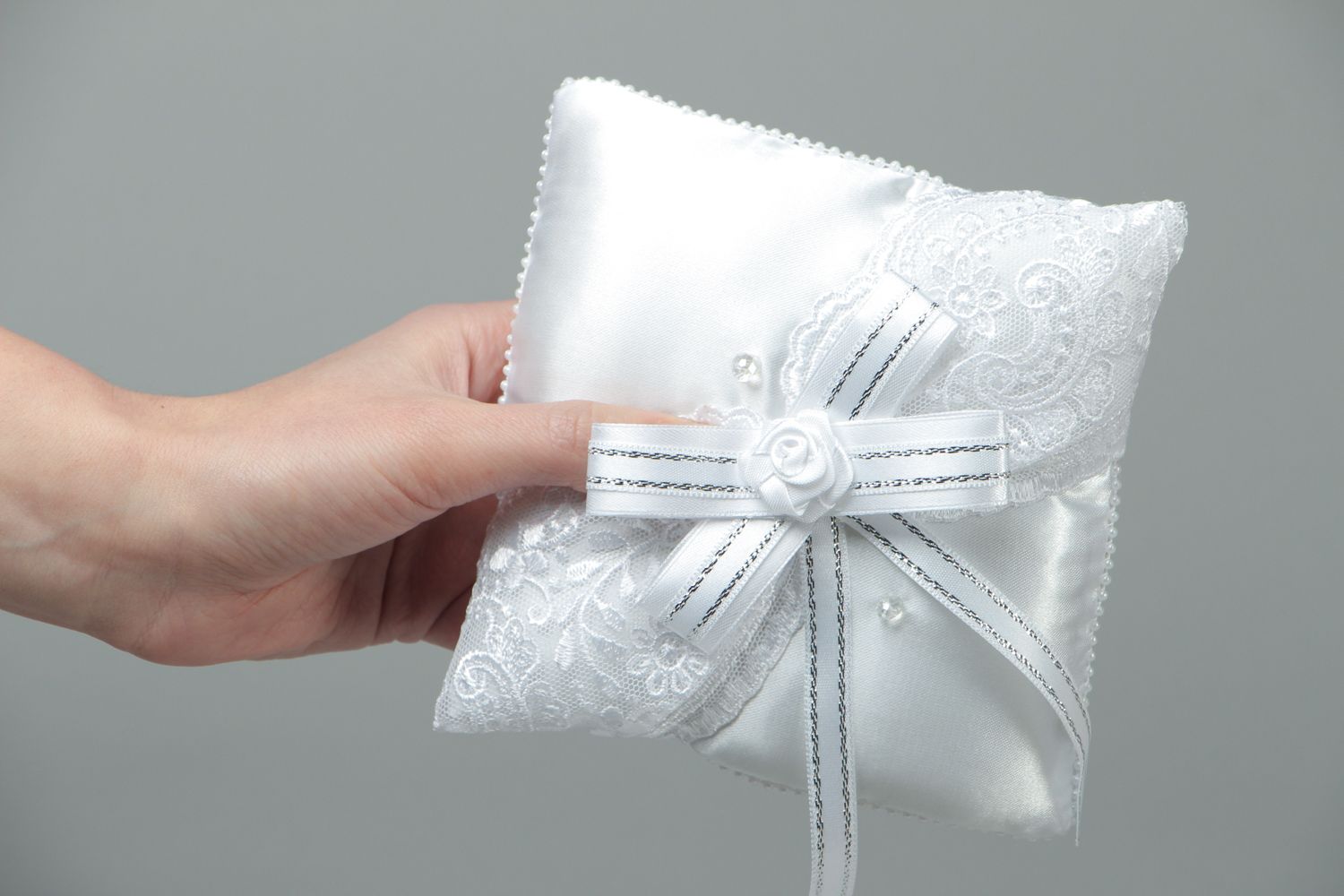 Satin ring pillow with bow photo 4