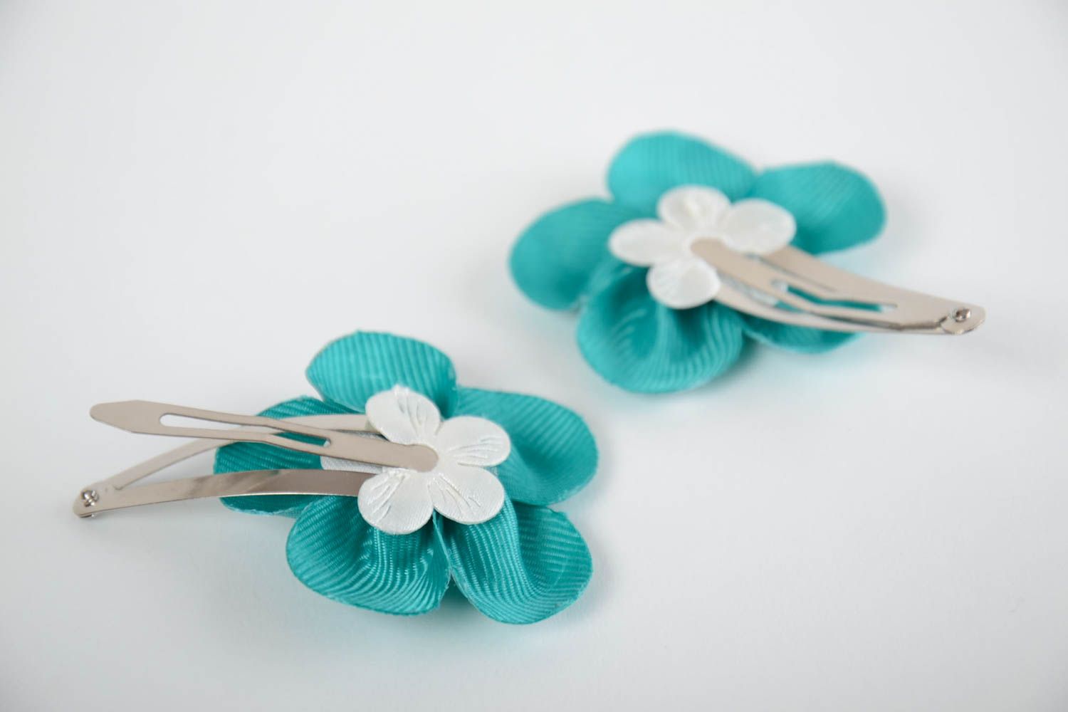 Set of 2 homemade designer children's rep ribbon flower hair clips polka dot photo 3