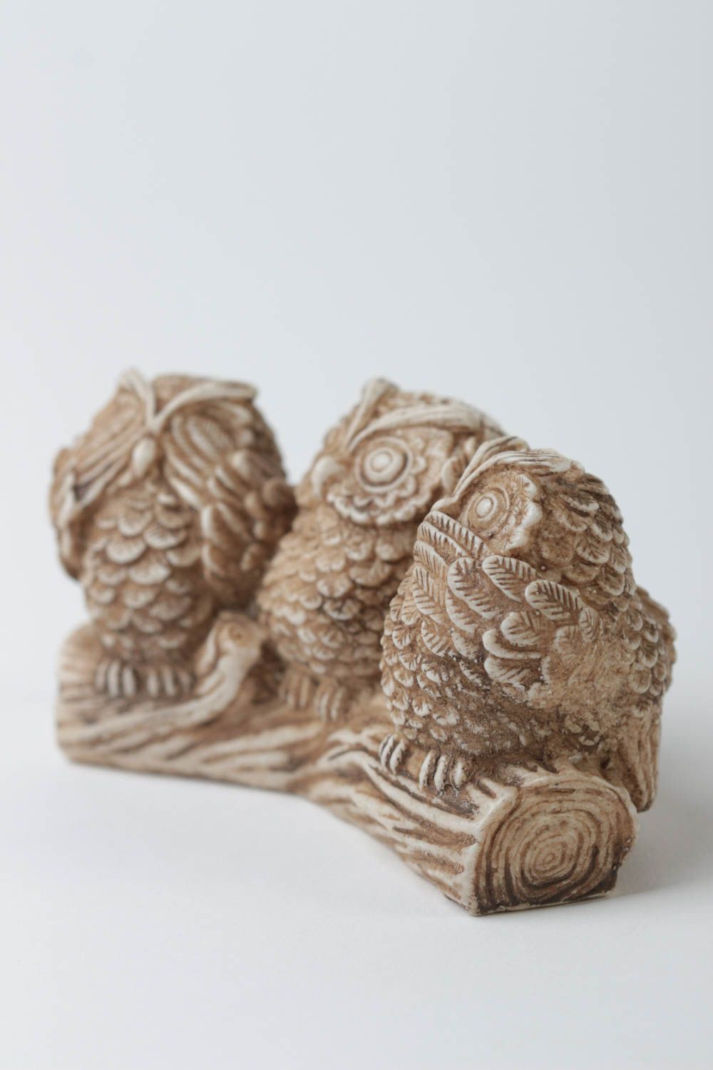 Авторская статуэтка из полимерной смолы и мраморной пудры ручной работы Три совы фото 3