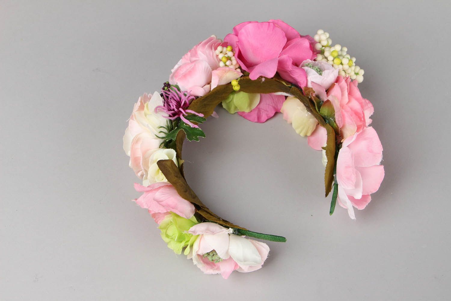 Headband made of flowers photo 3