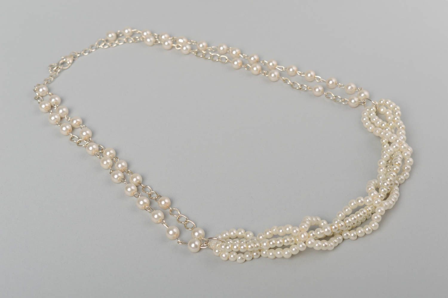 Collar artesanal de cuentas de perlas de cerámica largo original blanco  foto 2