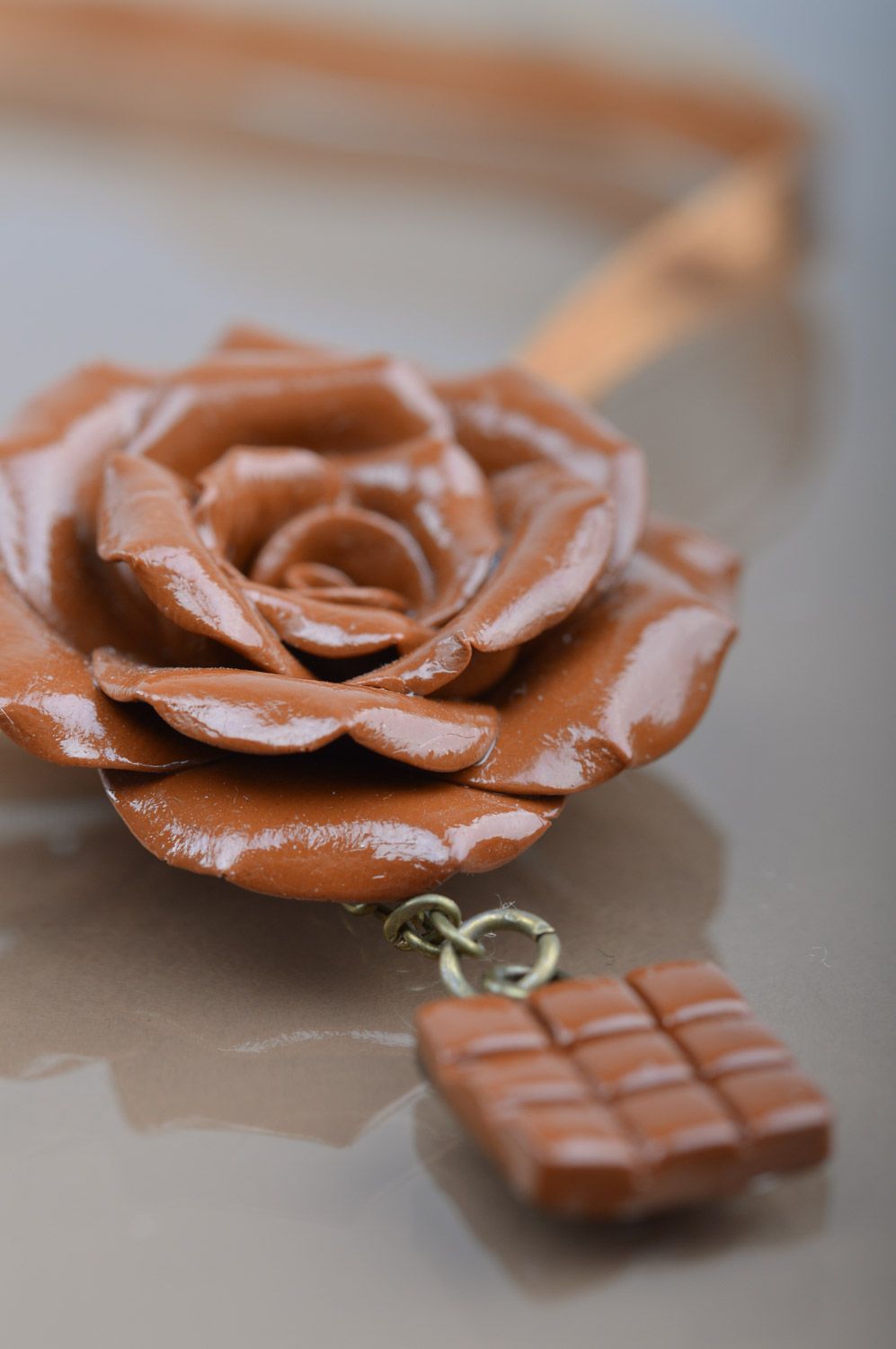 Шоколадный набор украшений из полимерной глины ручной работы серьги и колье фото 5