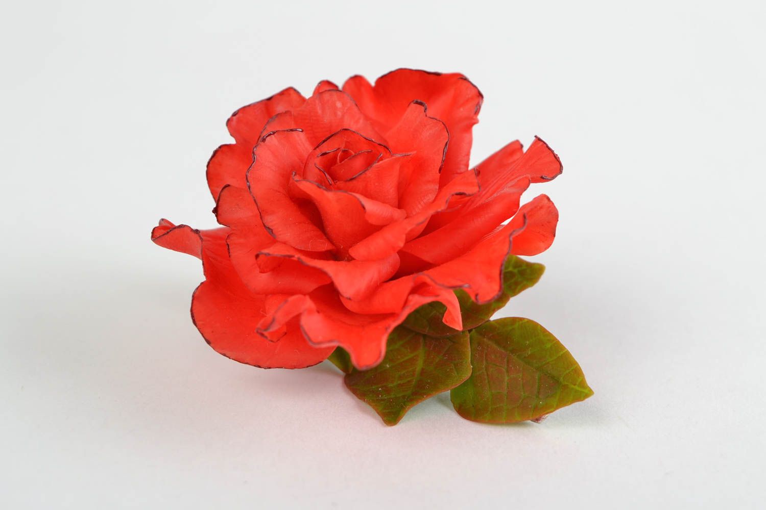 Заколка для волос из холодного фарфора ручной работы зажим в виде красной розы фото 3