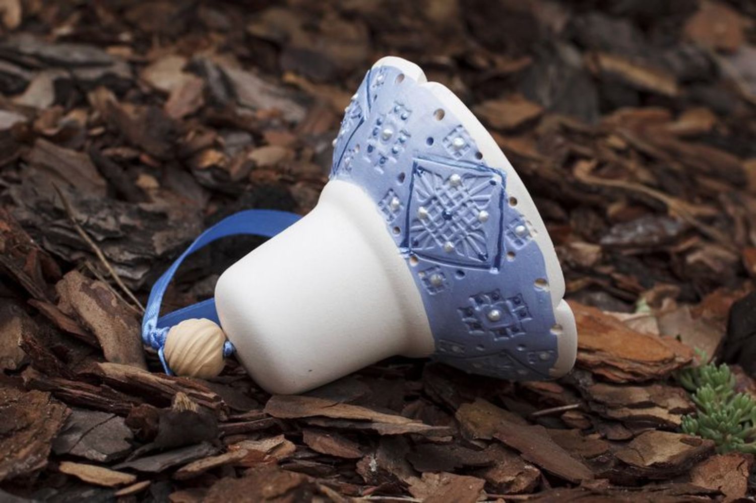 Ceramic bell decorative pendant with blue ornament photo 3