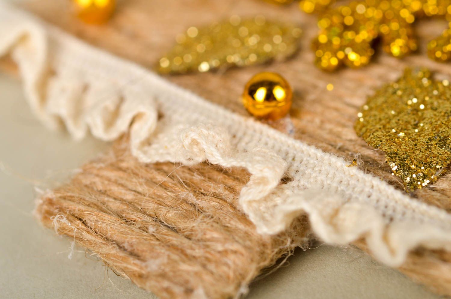 Игрушка елочка хенд мейд декоративная подвеска елочная игрушка золотая фото 3