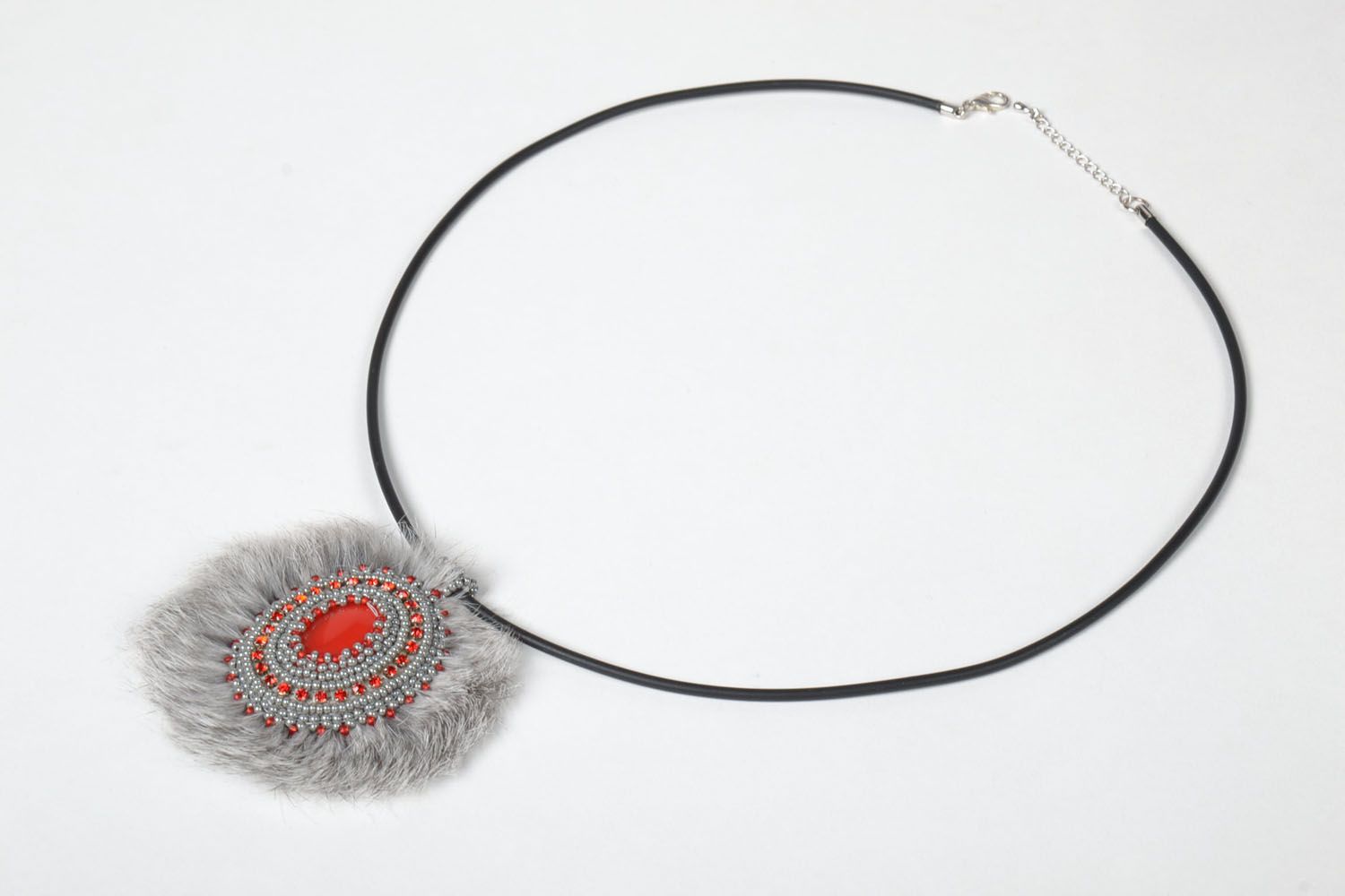Beaded necklace with fur photo 4