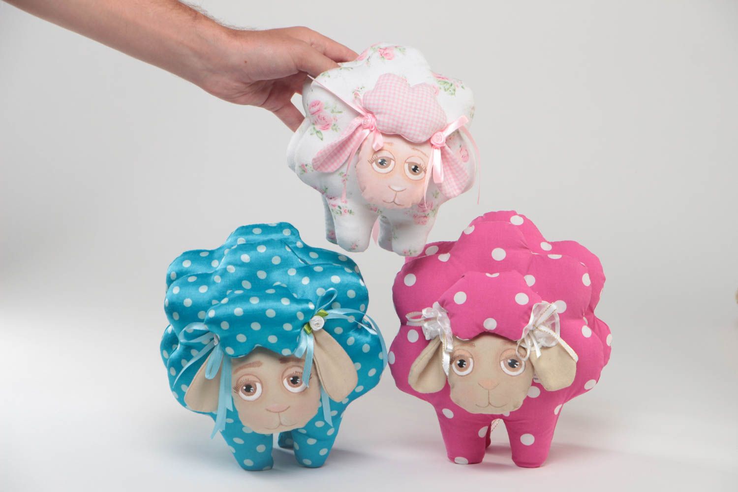 Мягкие игрушки овечки ручной работы набор из трех штук детские тканевые фото 5