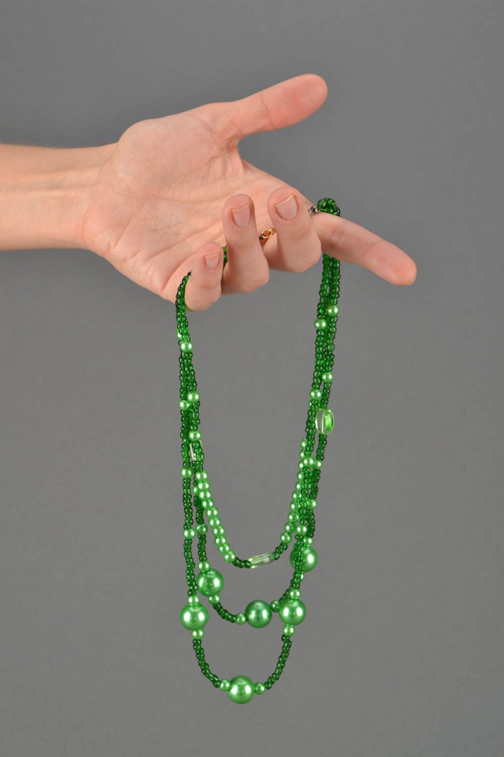 Grünes Collier aus Perlen foto 2