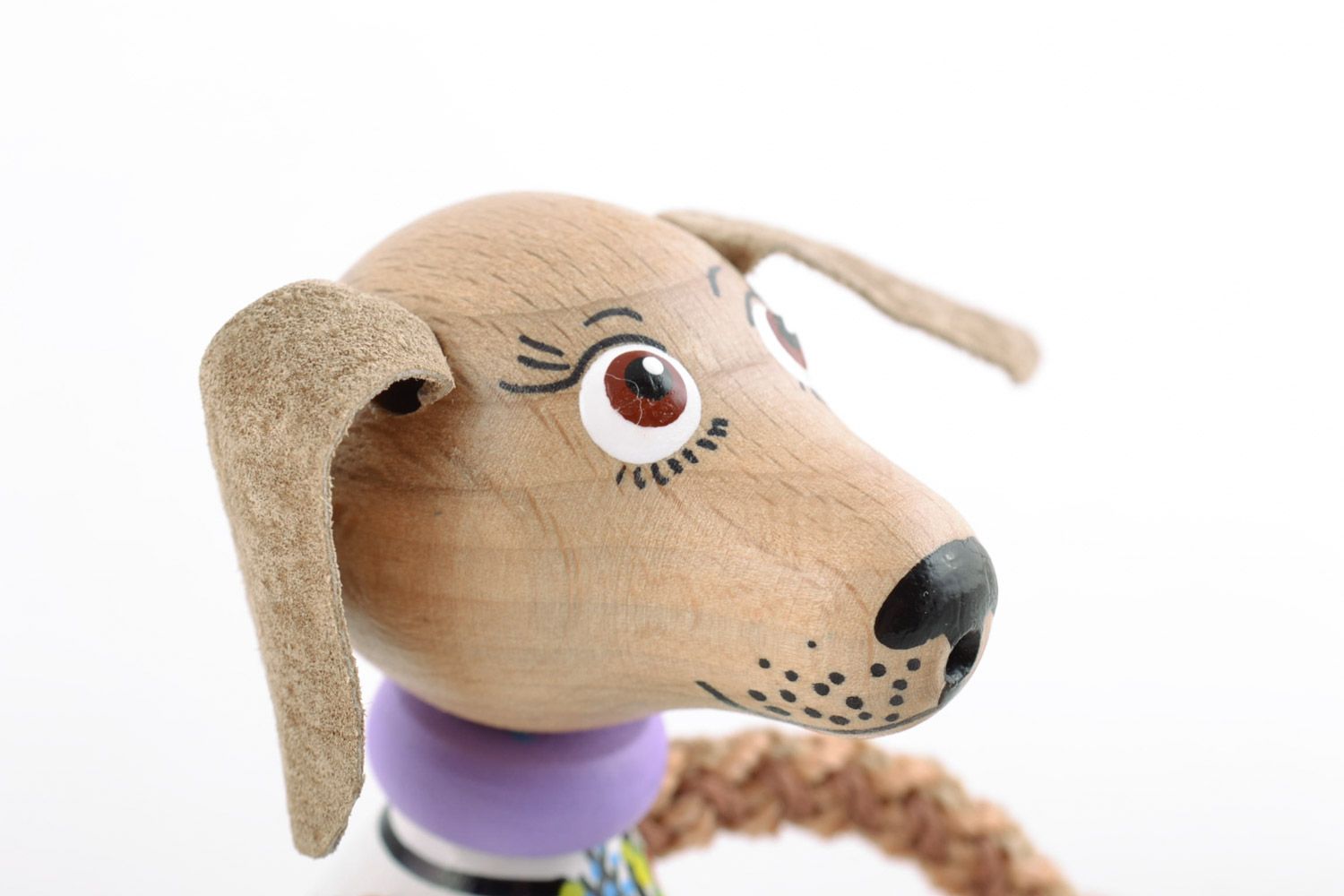 Öko Spielzeug aus Holz künstlerisch handmade bemalt Drolliger Hund im Anzug  foto 3