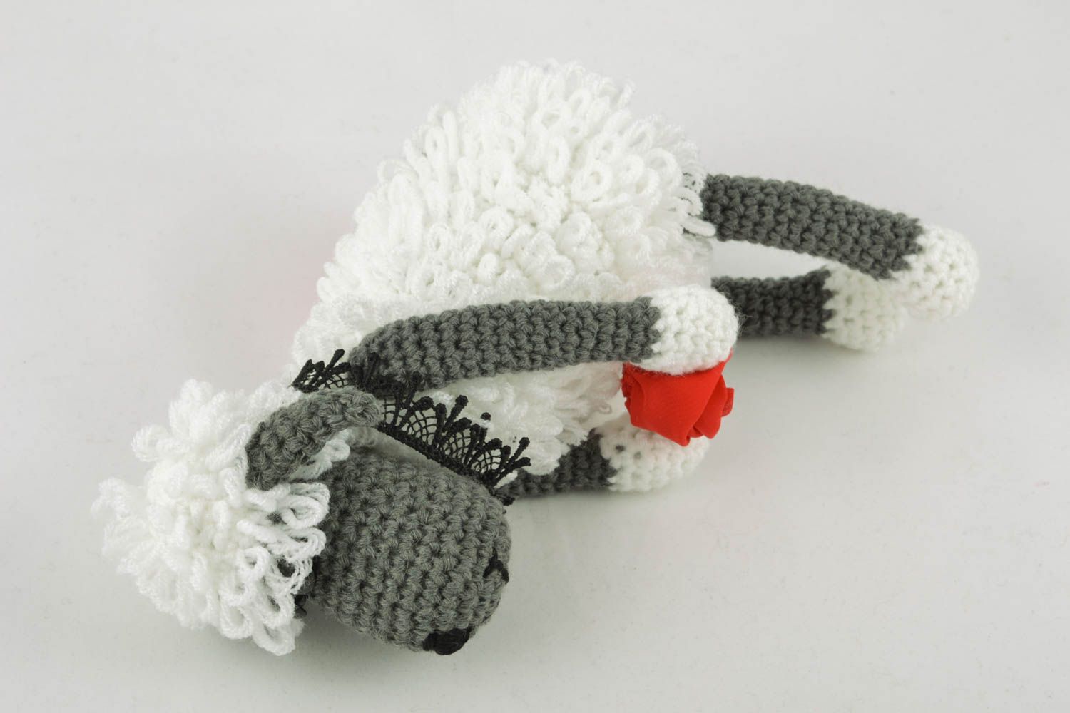 Doudou tricoté au crochet original fait main joli Brebis blanche avec rose photo 1