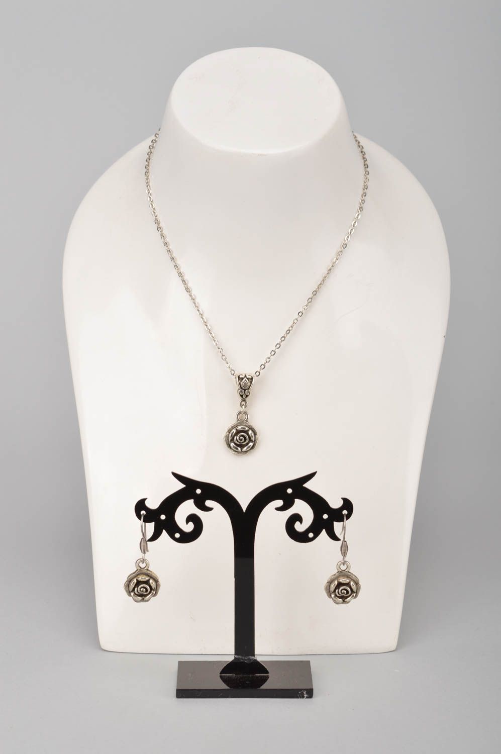 Handmade metal pendant metal earrings designer jewelry set accessories for girls photo 1