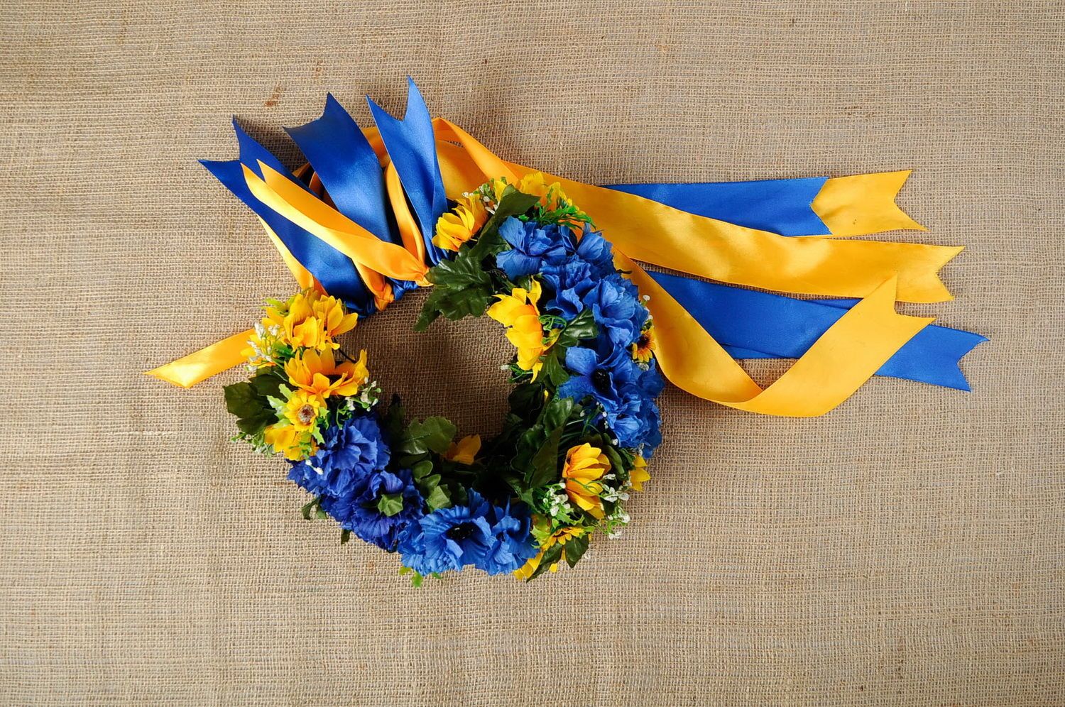 Couronne de fleurs artificielles et ruban Jaune et bleu  photo 3