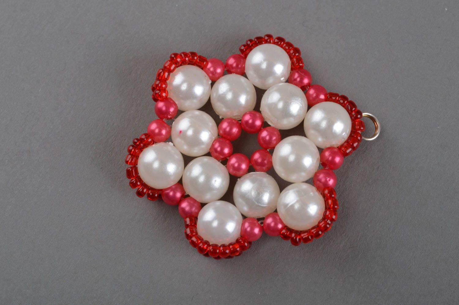 Porte-clés blanc rouge en perles de rocaille et perles fantaisie fait main Fleur photo 4