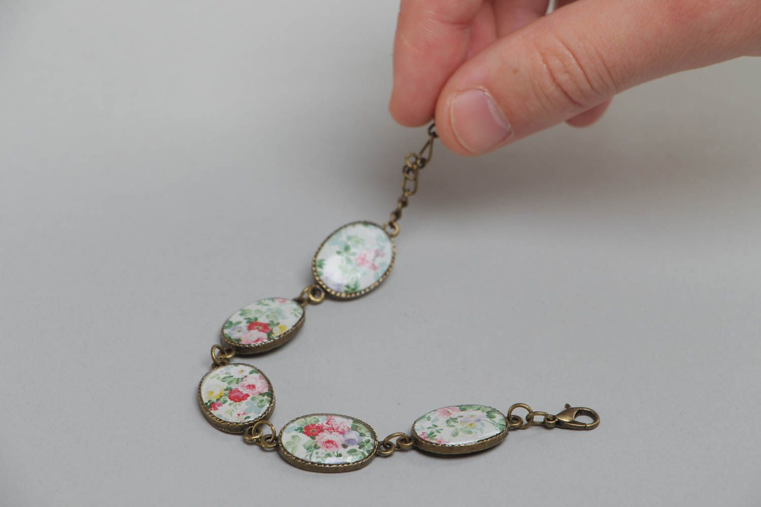 Handmade metal and glass glaze wrist bracelet with chain and flower pattern photo 5