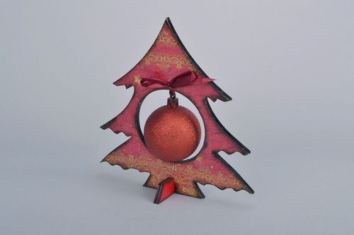 Figurine en bois en forme de sapin avec boule sur support - MADEheart.com