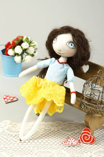 Juguete decorativo hecho a mano de tela muñeca de trapo regalo original - MADEheart.com