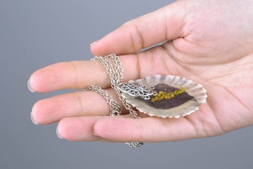 Pendant in the form of a shell - MADEheart.com