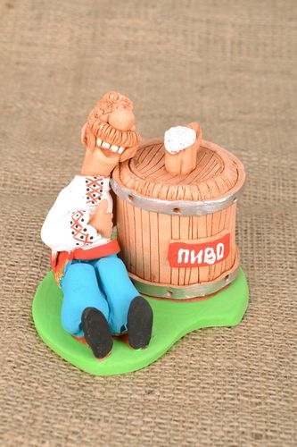 Estatueta de cerâmica Cossaco com cerveja - MADEheart.com