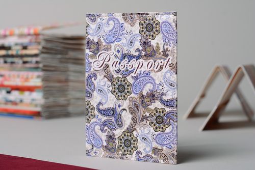 Cubierta de cuero para pasaporte con estampado en estilo turco hecha a mano - MADEheart.com