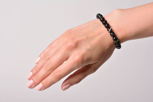 Bracciale di pietre fatto a mano braccialetto nero da polso per donna - MADEheart.com