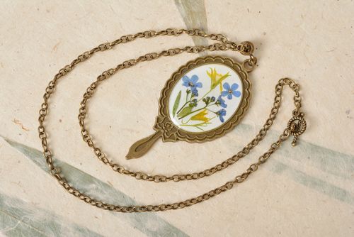 Handmade vintage oval neck pendant with dried flowers coated with epoxy - MADEheart.com