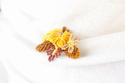 Broche trenzado en técnica del macramé - MADEheart.com