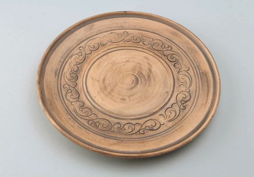 Assiette plate en argile faite main - MADEheart.com