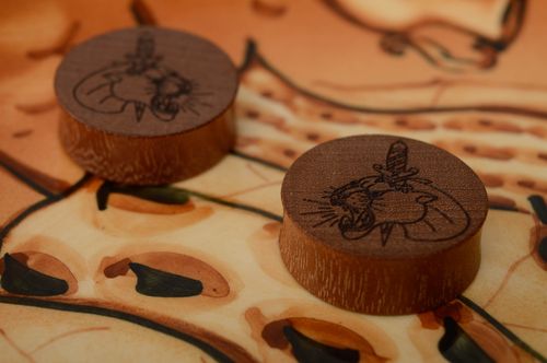 Handmade wooden ear plugs with engraving - MADEheart.com