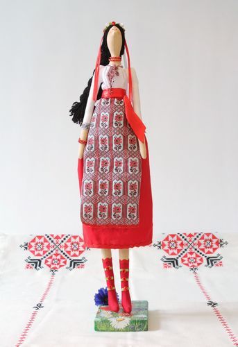 Ucraniana - boneca macia decorativa em suporte  - MADEheart.com