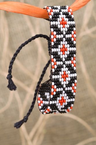 Unisex handmade woven bead bracelet of three colors in ethnic style - MADEheart.com