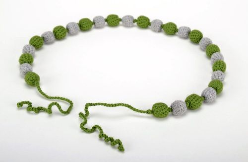 Colar de contas, enfiado com fios - MADEheart.com