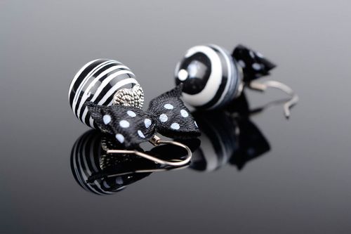 Black and white ball earrings - MADEheart.com