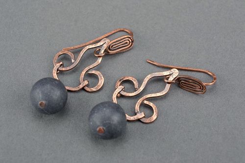 Earrings made of copper wire with schungite - MADEheart.com