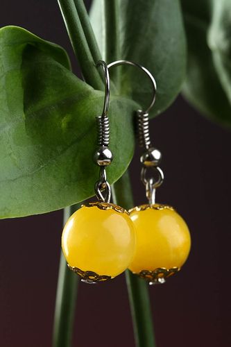 Pendientes artesanales largos amarillos bisutería artesanal regalo original  - MADEheart.com