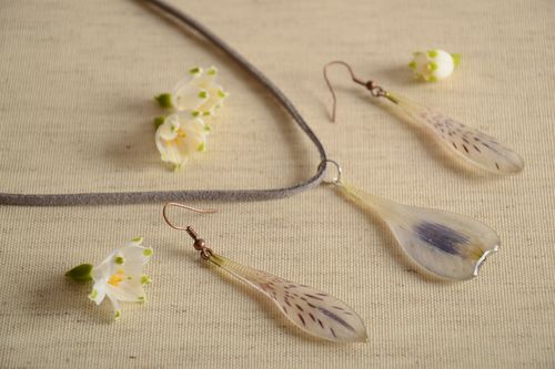 Handmade botanical jewelry set 2 items epoxy resin pendant and earrings - MADEheart.com