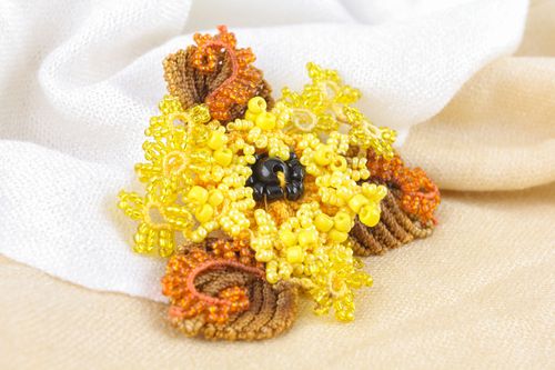 Broche do autor artesanal em técnica macramê - MADEheart.com