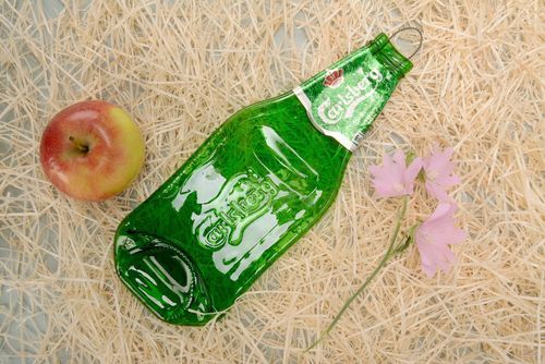 Handmade Anhänger flache Flasche - MADEheart.com