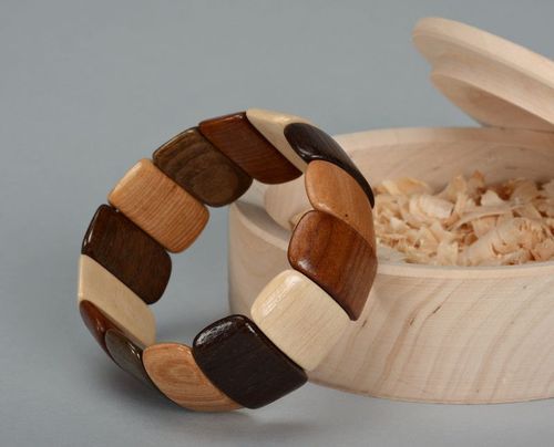 Brown wooden bracelet - MADEheart.com
